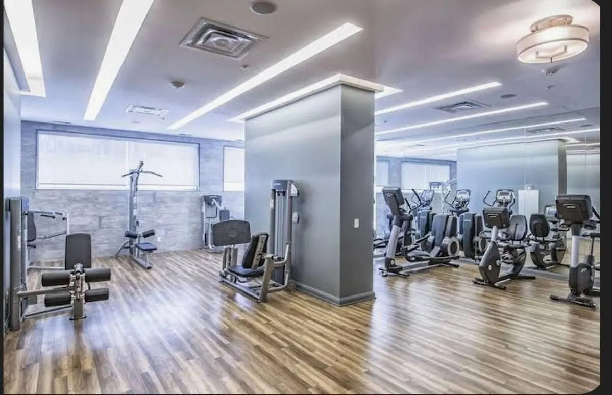 טורונטו Elegant 2Br & 2Ba Retreat In Prime Yorkville, Downtown דירה