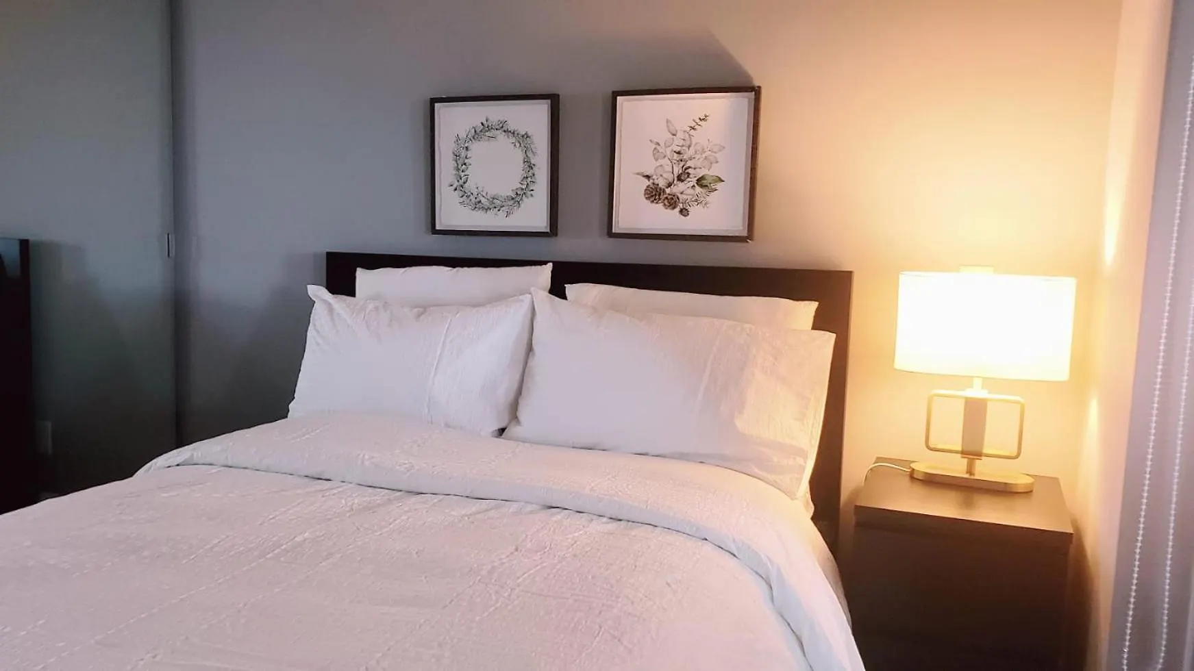 Elegant 2Br & 2Ba Retreat In Prime Yorkville, Downtown Toronto 0*,  Canada