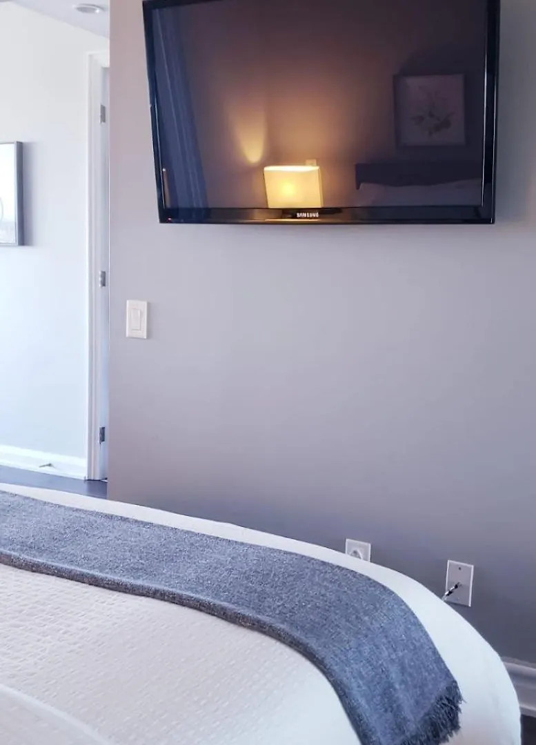 Elegant 2Br & 2Ba Retreat In Prime Yorkville, Downtown Toronto 0*,  Canada