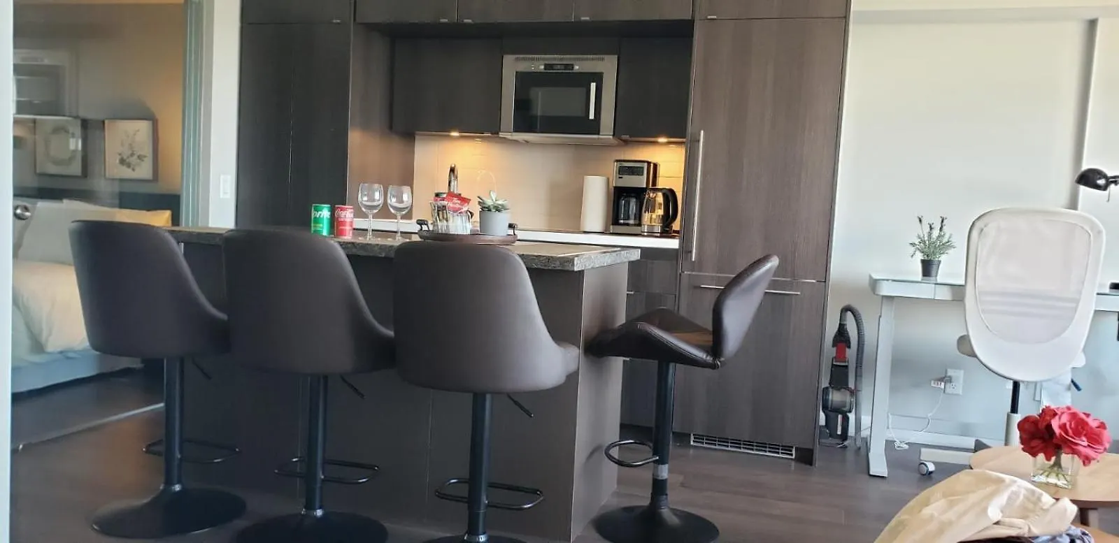 Apartment Elegant 2Br & 2Ba Retreat In Prime Yorkville, Downtown Toronto