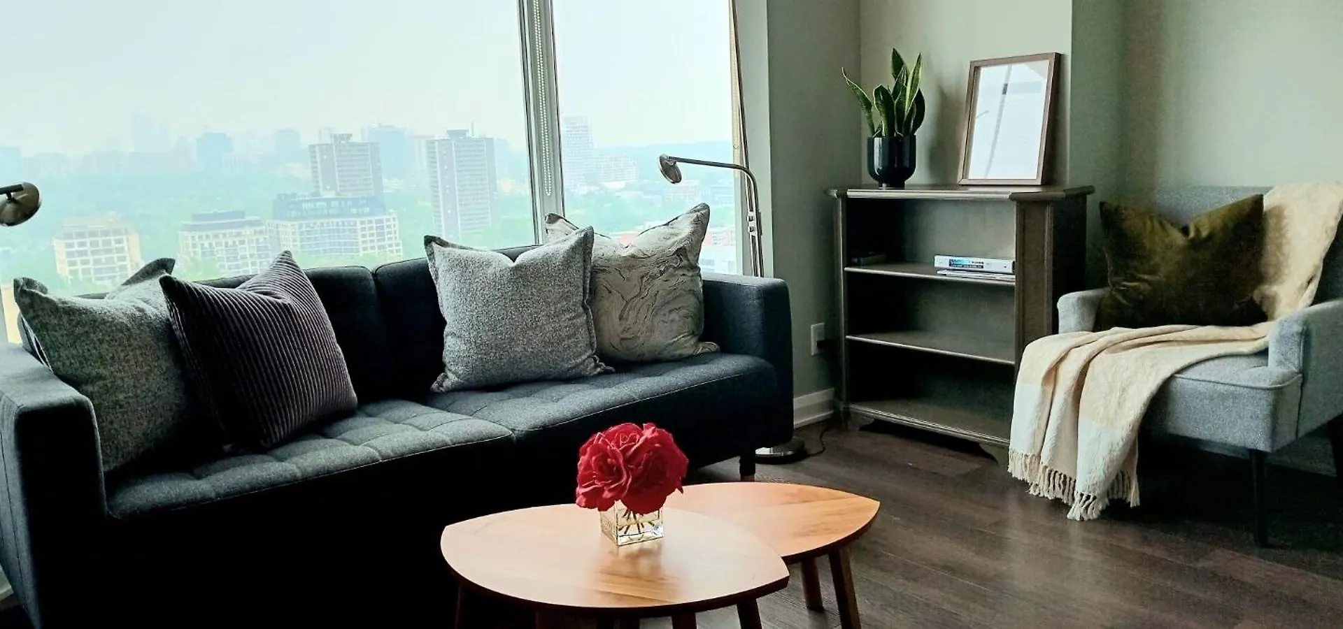 Elegant 2Br & 2Ba Retreat In Prime Yorkville, Downtown Toronto