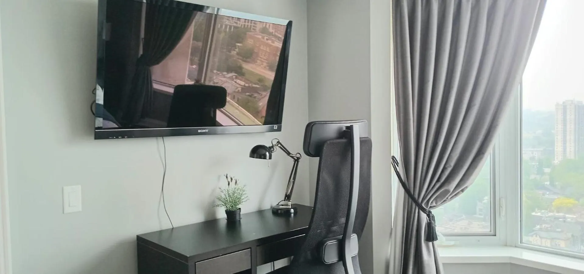 Apartment Elegant 2Br & 2Ba Retreat In Prime Yorkville, Downtown Toronto Canada