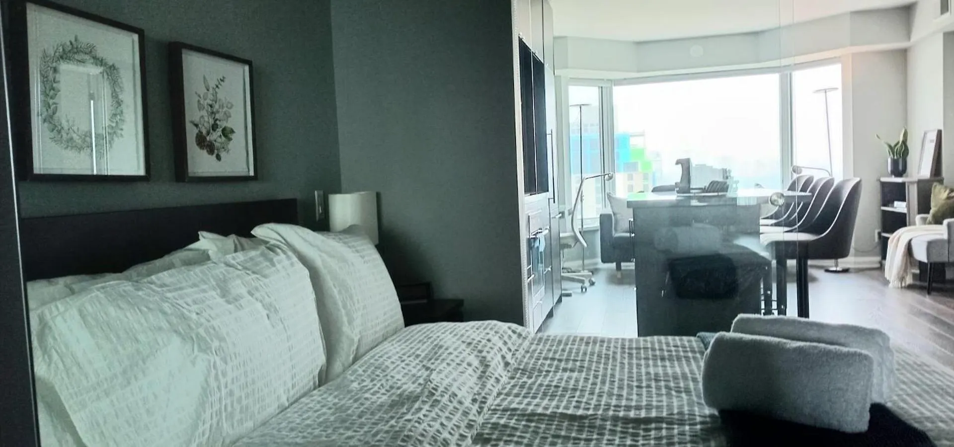 Elegant 2Br & 2Ba Retreat In Prime Yorkville, Downtown Toronto